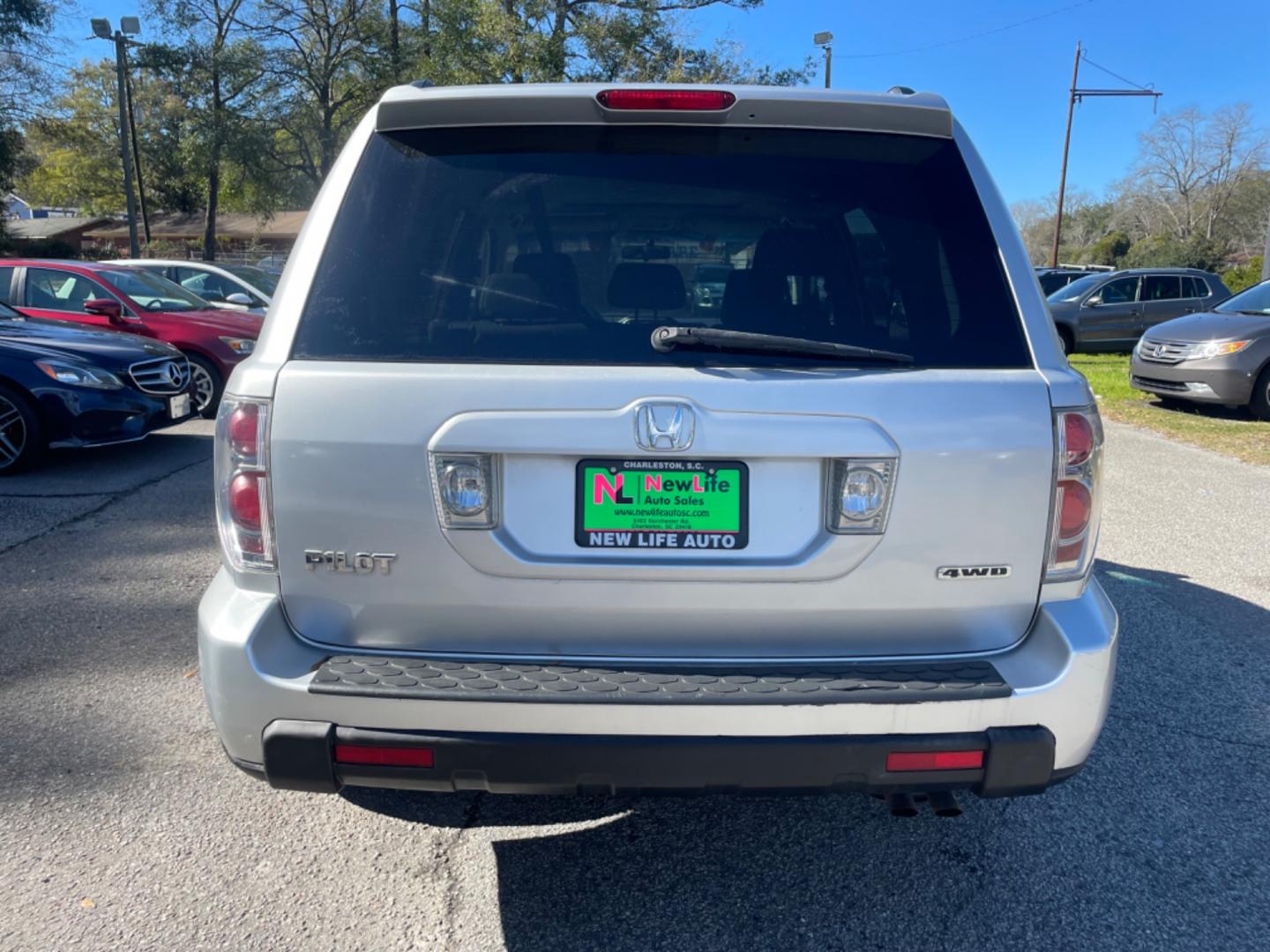 2008 SILVER HONDA PILOT VP (5FNYF18258B) with an 3.5L engine, Automatic transmission, located at 5103 Dorchester Rd., Charleston, SC, 29418-5607, (843) 767-1122, 36.245171, -115.228050 - Photo#5